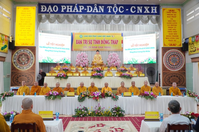 Chư tôn đức chứng minh và dự buổi lễ