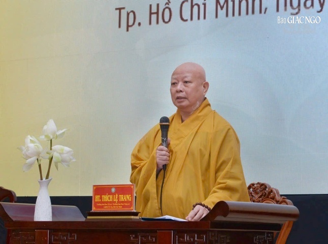 Hòa thượng Thích Lệ Trang ban đạo từ