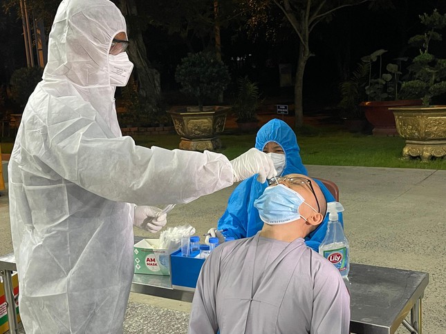 Tăng, Ni sinh Học viện Phật giáo tại TP HCM xét nghiệm tầm soát covid-19