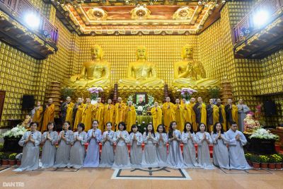 Tăng ni, phật tử TPHCM tưởng niệm Thiền sư Thích Nhất Hạnh