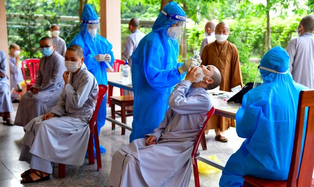 Học viện Phật giáo VN tại TP.HCM và Huế đón Tăng Ni sinh viên trở lại nội trú, học trực tiếp ảnh 11