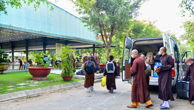 Học viện Phật giáo VN tại TP.HCM và Huế đón Tăng Ni sinh viên trở lại nội trú, học trực tiếp ảnh 6