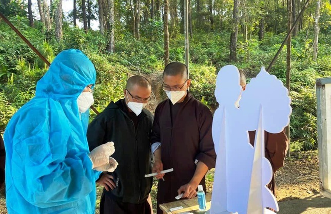 Học viện Phật giáo VN tại TP.HCM và Huế đón Tăng Ni sinh viên trở lại nội trú, học trực tiếp ảnh 5