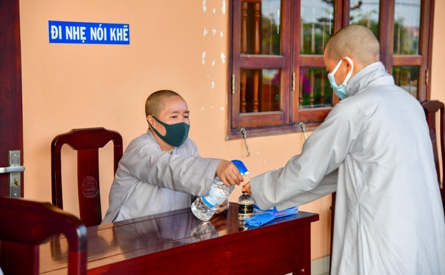 Học viện Phật giáo VN tại TP.HCM và Huế đón Tăng Ni sinh viên trở lại nội trú, học trực tiếp ảnh 9