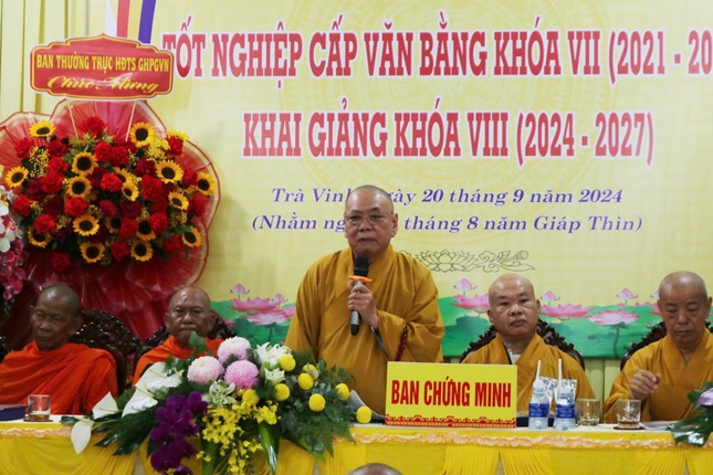 Trưởng lão Hòa thượng Thích Thiện Pháp ban đạo từ