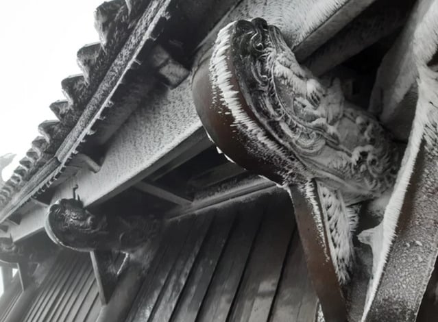 Chùa Đồng nằm giữa mây ngàn Đông Bắc, hè phủ sương mù, đông phủ băng giá.