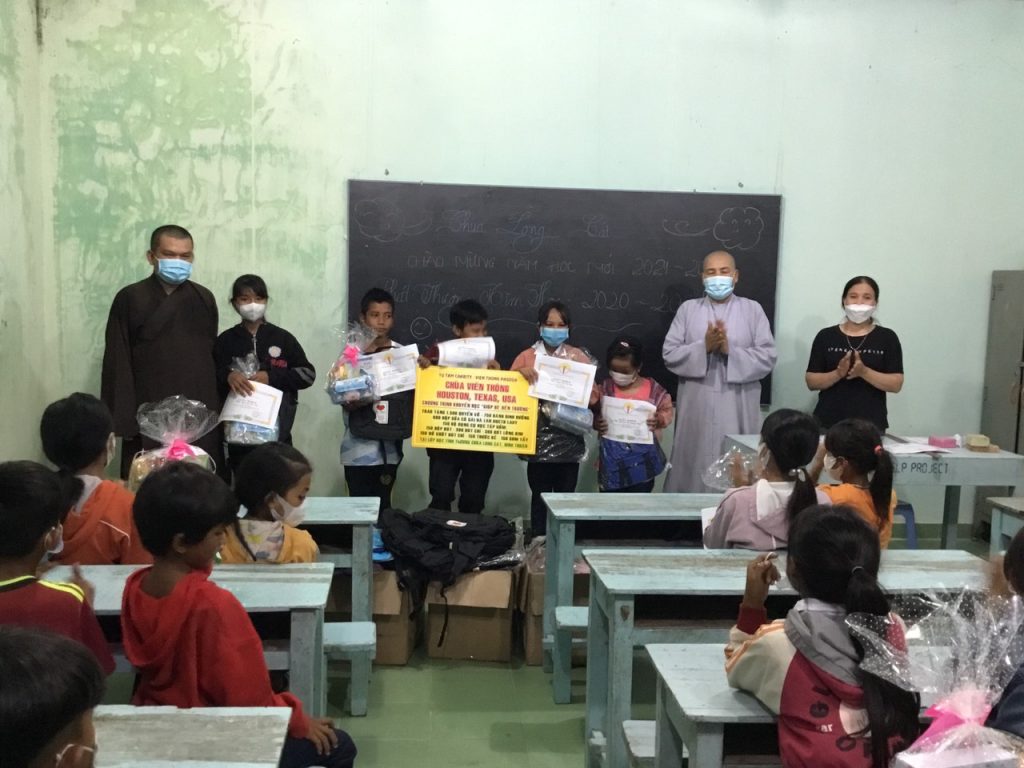 Lớp học tình thương chùa Long Cát khai giảng năm học mới 2021 – 2022