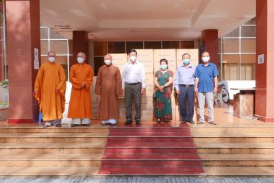 Tu viện Kim Cang hỗ trợ vật tư thiết bị y tế phục vụ công tác phòng, chống dịch Covid – 19