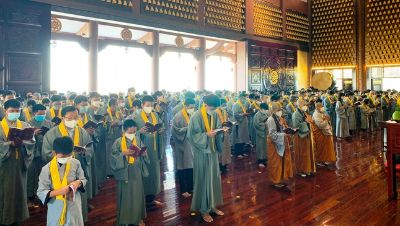 Gần 1.000 người quy y Tam bảo tại chùa Huê Nghiêm