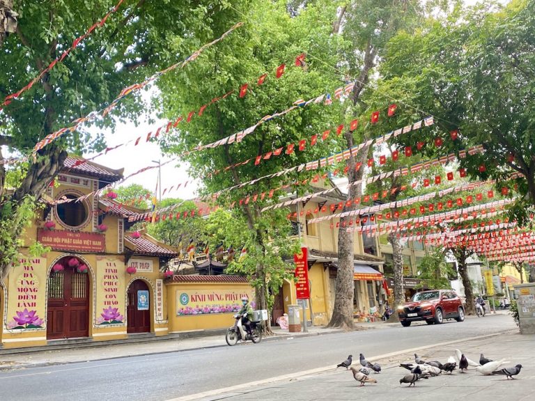 Hà Nội bình yên mùa Phật đản!