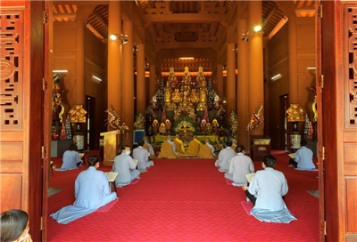 Cho tiền đi nghe pháp