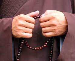 Vì sao khi niệm Phật, trì chú nên dùng tràng hạt?