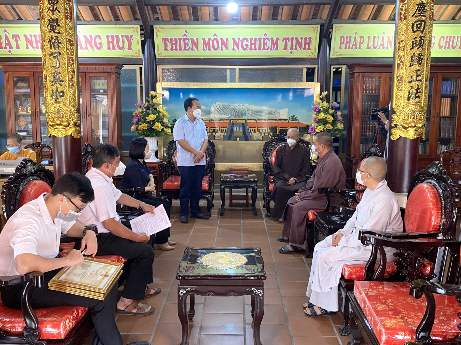 Bình Dương: Khen thưởng các chức sắc Phật giáo có nhiều đóng góp trong công tác chống dịch Covid-19