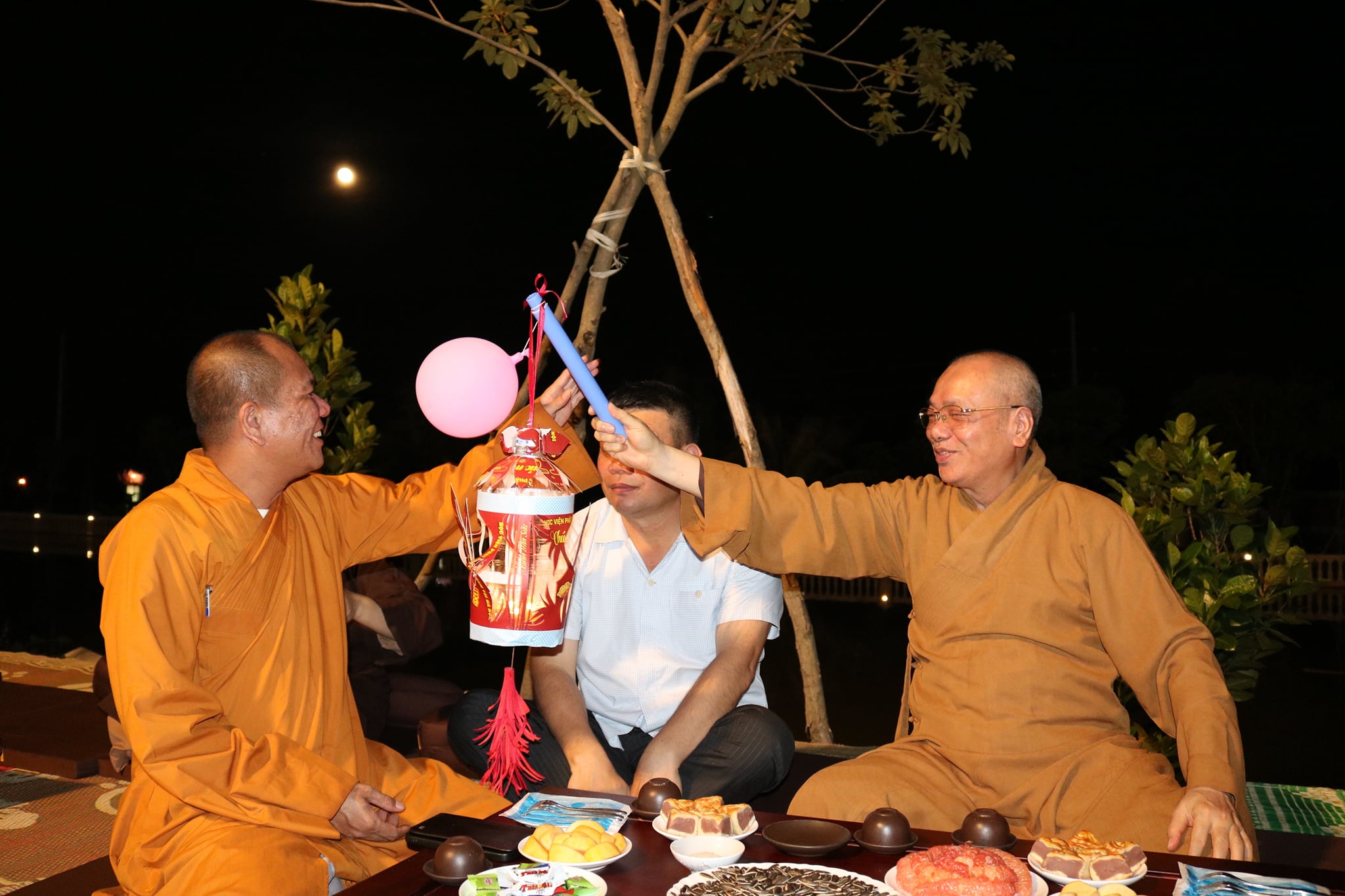 Ấn tượng đêm Trung thu ở Học viện Phật giáo VN tại Hà Nội