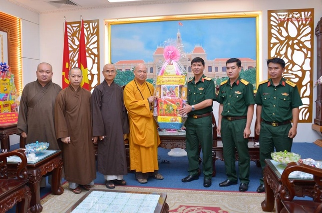 Ban Thường trực Ban Trị sự Phật giáo TP.HCM chúc Tết đến lãnh đạo Thành ủy và các cơ quan ảnh 7