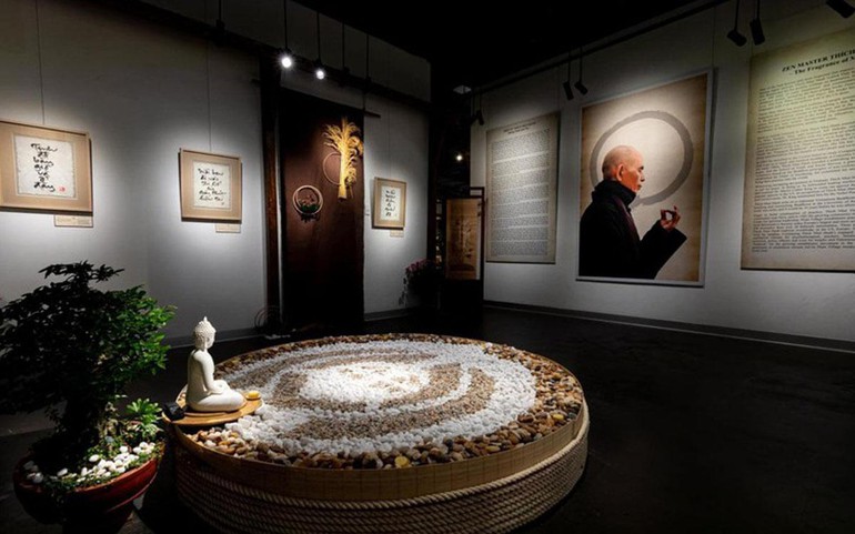 Chất Thiền thấm đẫm trong  thư pháp và sách của Thiền sư Thích Nhất Hạnh