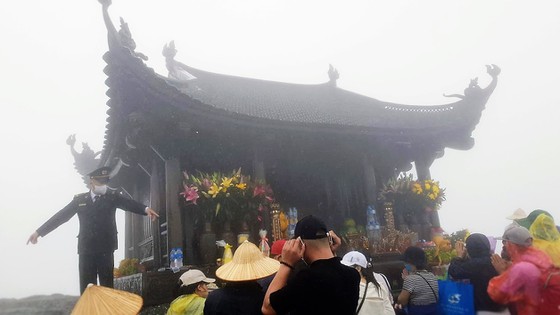 Vẻ đẹp thanh bình trên non thiêng Yên Tử