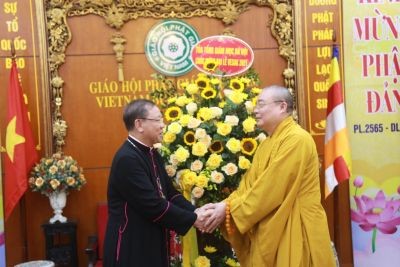 Tổng Giám mục Hà Nội thăm chúc mừng Phật Đản Trung ương Giáo hội