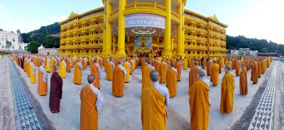 500 Tăng Ni sinh Học viện Phật giáo Hà Nội tưởng niệm anh hùng liệt sỹ và trì tụng Kinh Dược sư