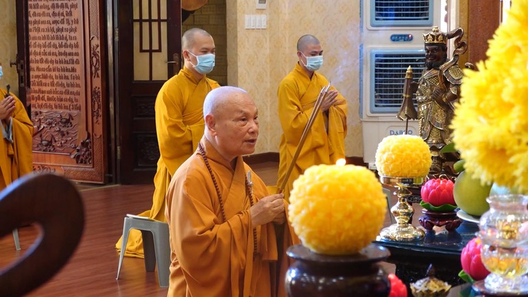 Tiếng chuông chùa ngân vang trong mùa dịch!