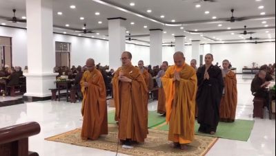 Nhiều  Tăng Ni, Phật tử khắp nơi cúng dàng trường hạ Học viện Phật giáo Hà Nội