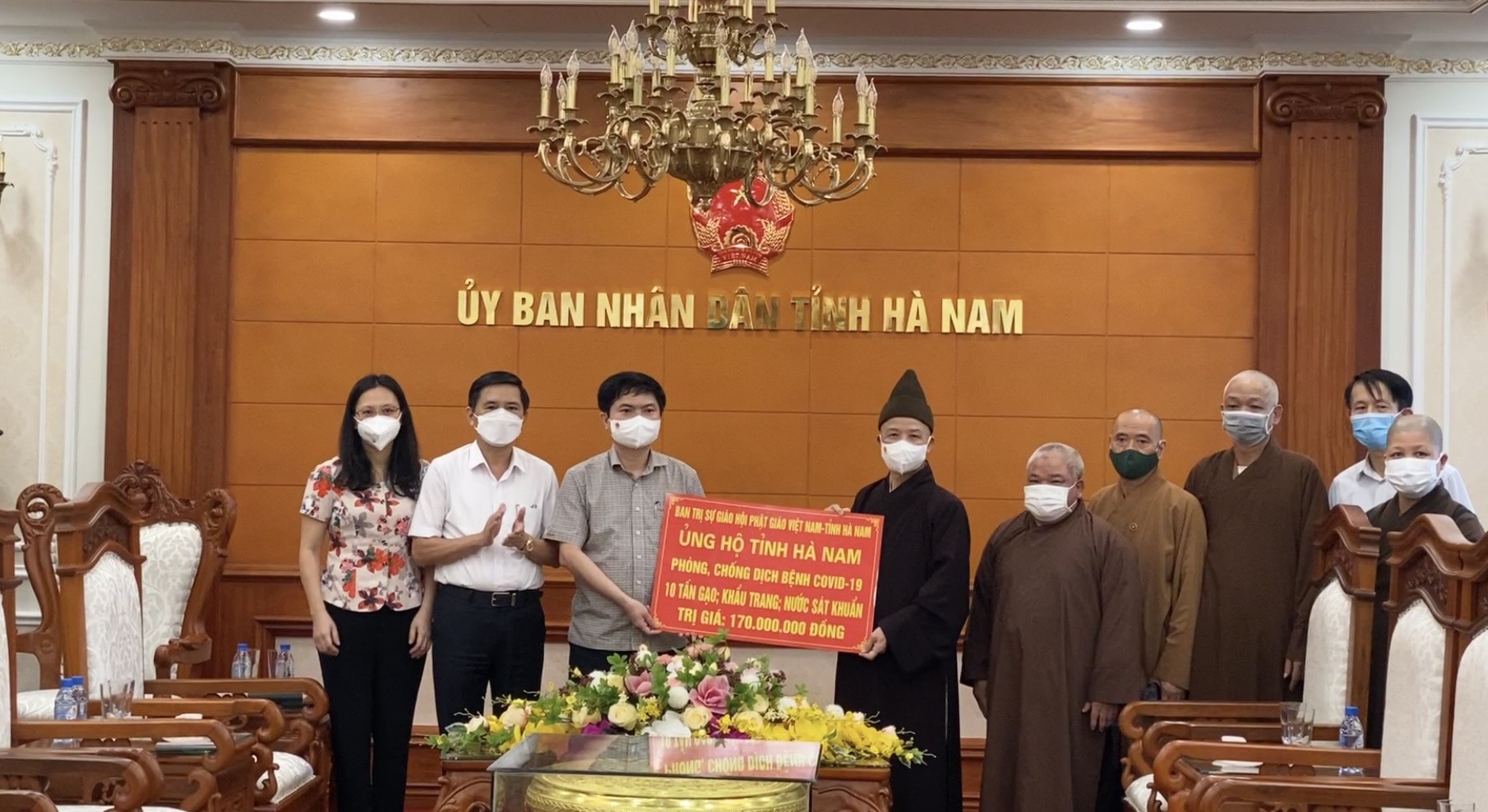 Phật giáo tỉnh Hà Nam trao 370 triệu đồng ủng hộ phòng, chống dịch Covid19.
