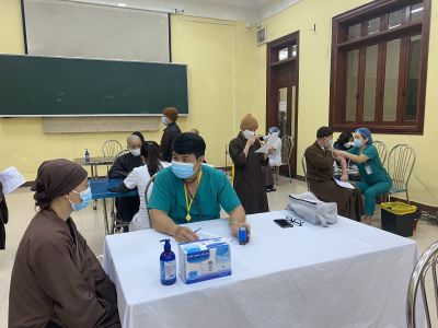 Tăng Ni sinh Học viện Phật giáo Hà Nội tham gia tiêm vaccine phòng Covid-19