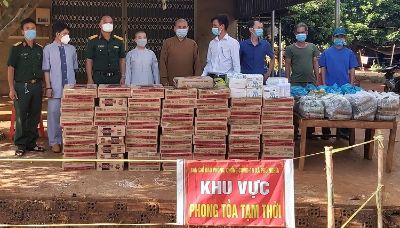 Bình Phước: Chùa Vạn Hạnh hỗ trợ người dân khu vực phong tỏa thôn Bù Cà Mau xã Phú Nghĩa