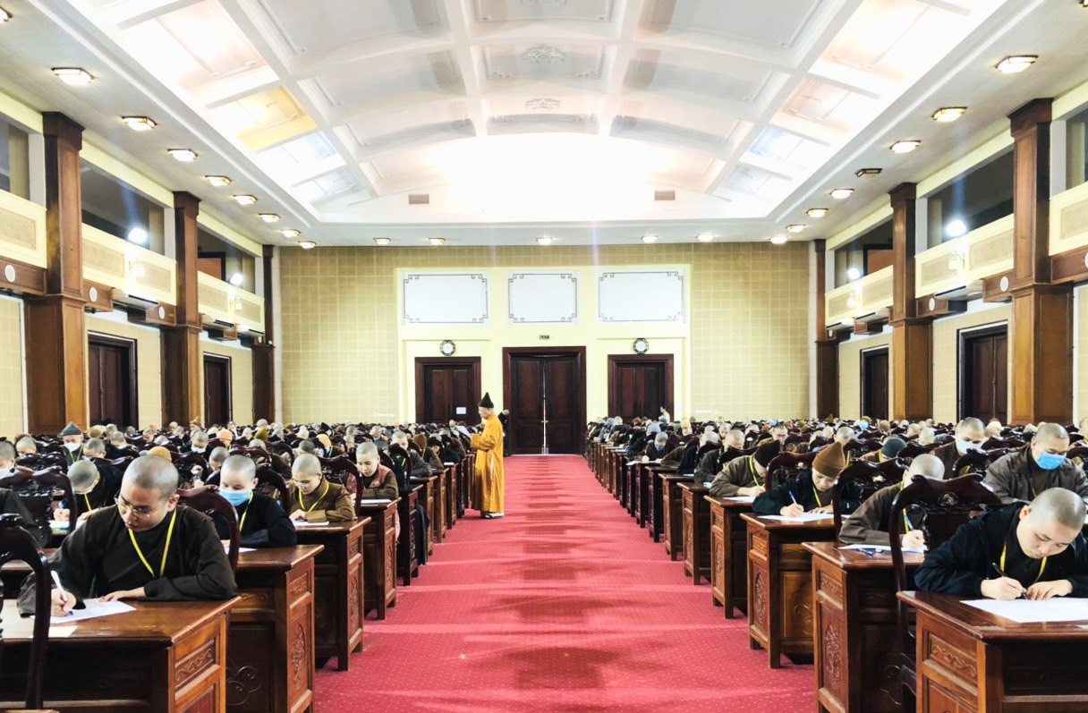 Hà Nội: 300 Tăng Ni sinh tham dự kỳ thi tốt nghiệp Cử nhân Phật học