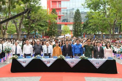 Hoà thượng Thích Thanh Quyết dự Lễ khai giảng năm học mới tại trường Nguyễn Siêu