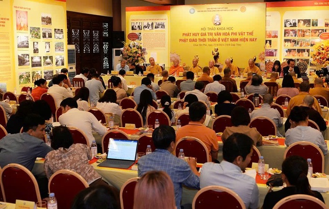 Đại biểu tham dự hội thảo về phát huy giá trị văn hóa phi vật thể Phật giáp thời Trần ở Việt Nam