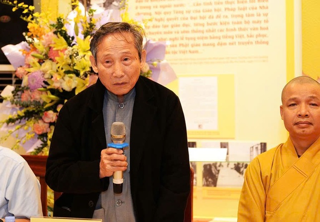 GS. Lê Mạnh Thát đóng góp ý kiến tại hội thảo