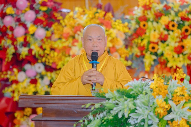 Trưởng lão Hòa thượng Chủ tịch Hội đồng Trị sự ban đạo từ