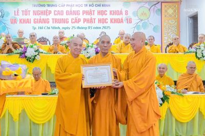 Trường Trung cấp Phật học TP.HCM tổ chức Lễ tốt nghiệp Cao đẳng khóa VIII, khai giảng Lớp Trung cấp khóa XVI