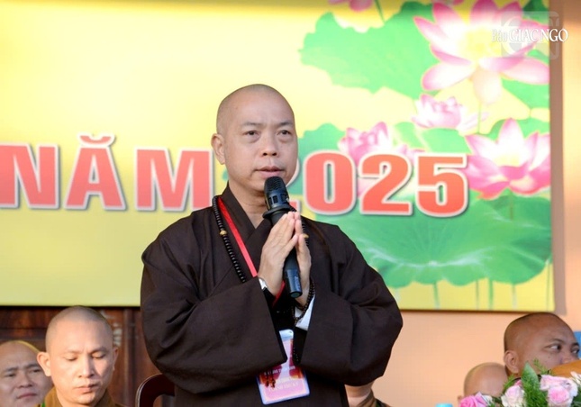 Thượng tọa Thích Quang Thạnh sách tấn các thí sinh