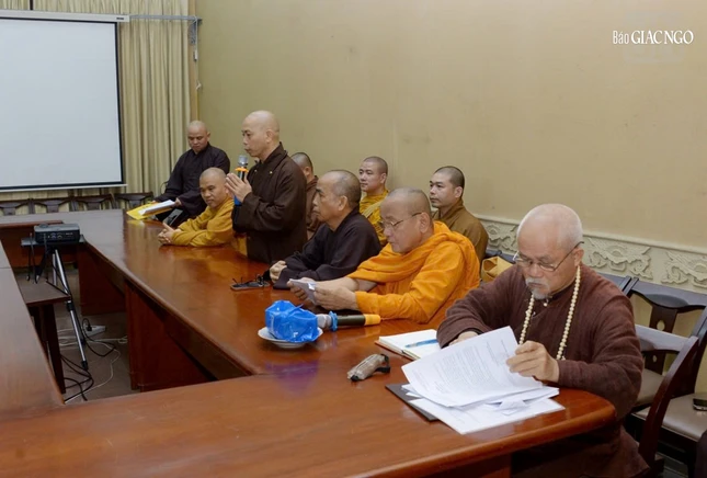 Chư tôn đức Phó Viện trưởng Học viện tham dự phiên họp đầu năm